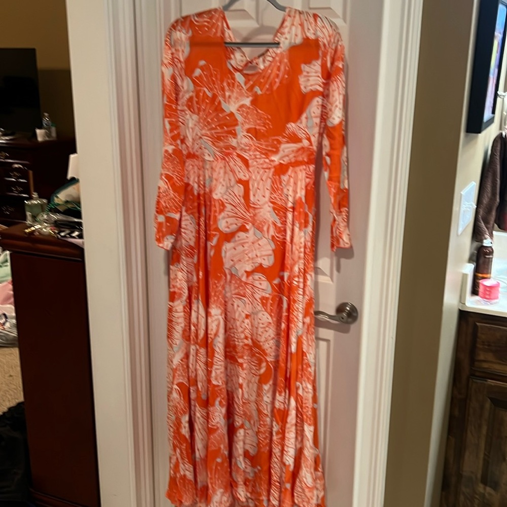 Ladies free people dress orange Medium Like new buttons down back with peep hole